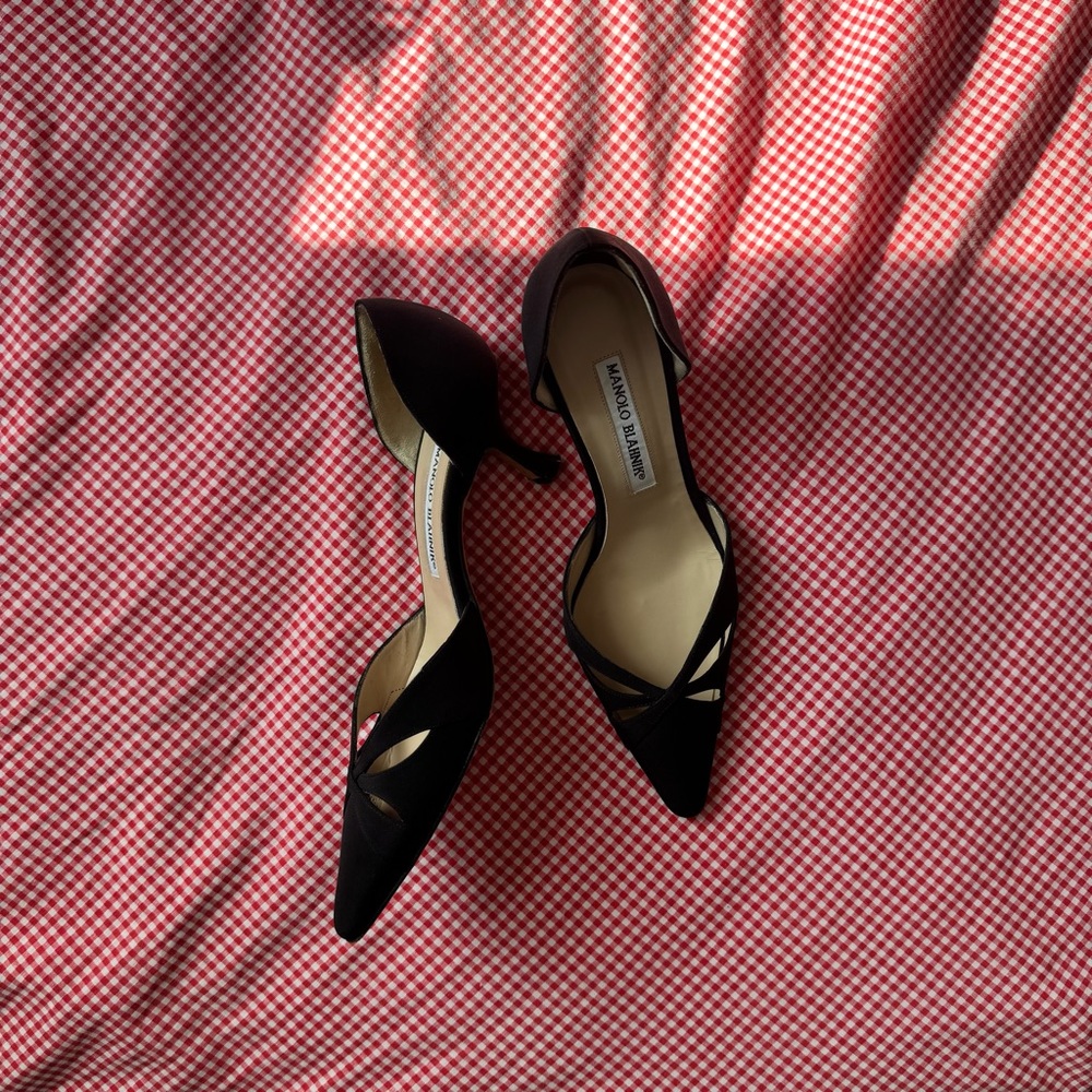 Manolo Blahnik Black Satin D'Orsay Pumps/Kitten Heels - Picture 2 of 8